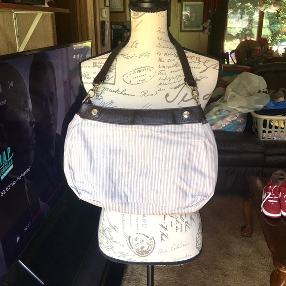 thirty-one Handbags - Authentic Thirty one purse and non matching pouch